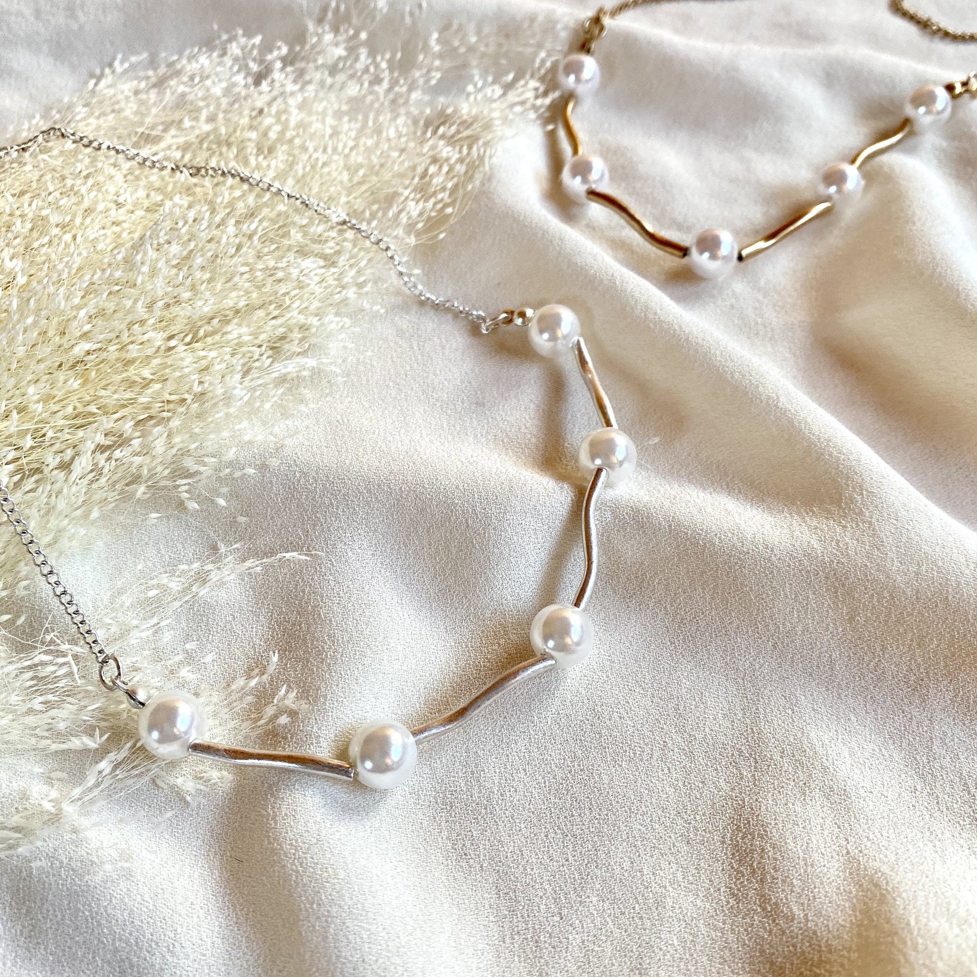 crooked pearl choker - beller