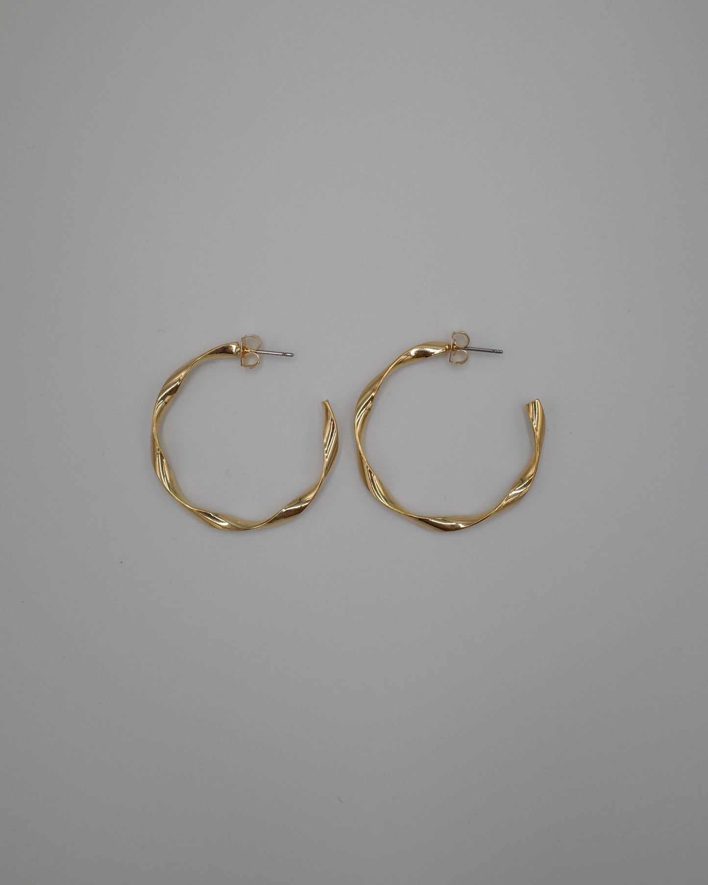 twist hoop pierce