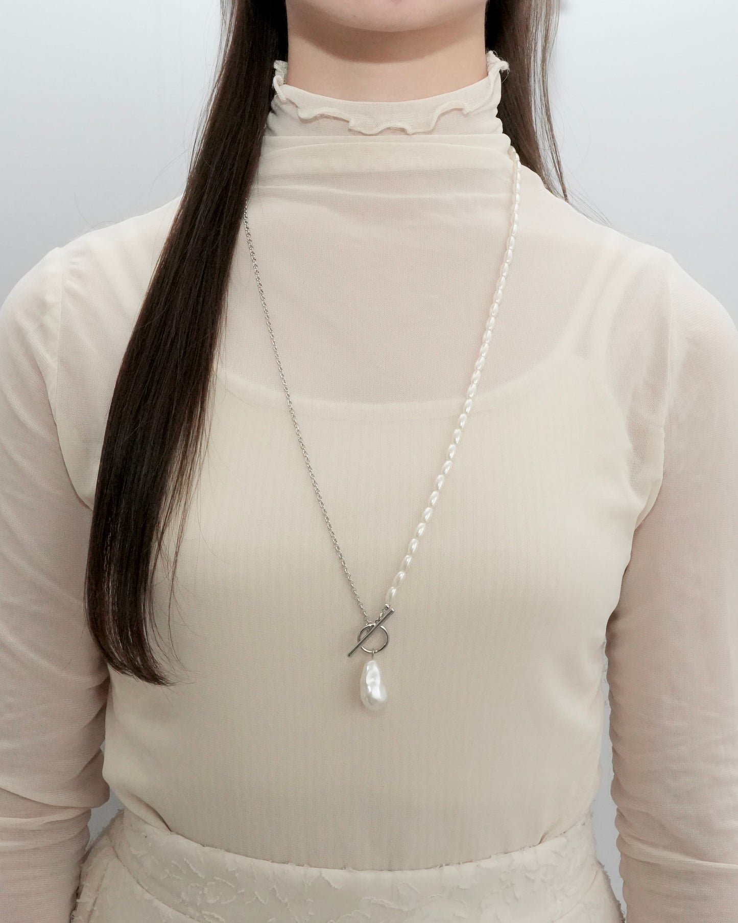 Baroque perl × metal long necklace