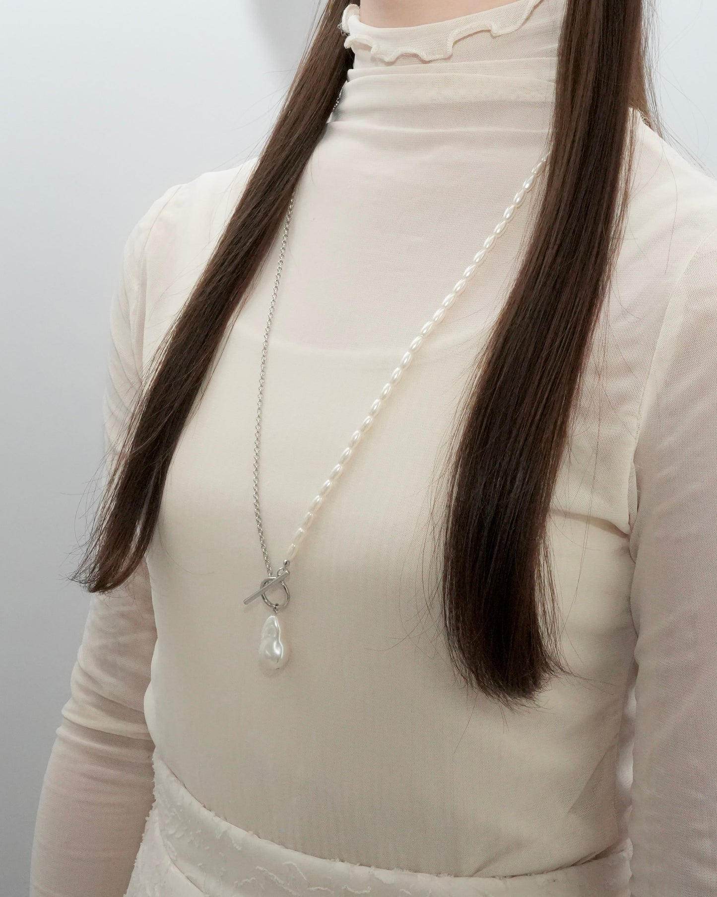 Baroque perl × metal long necklace