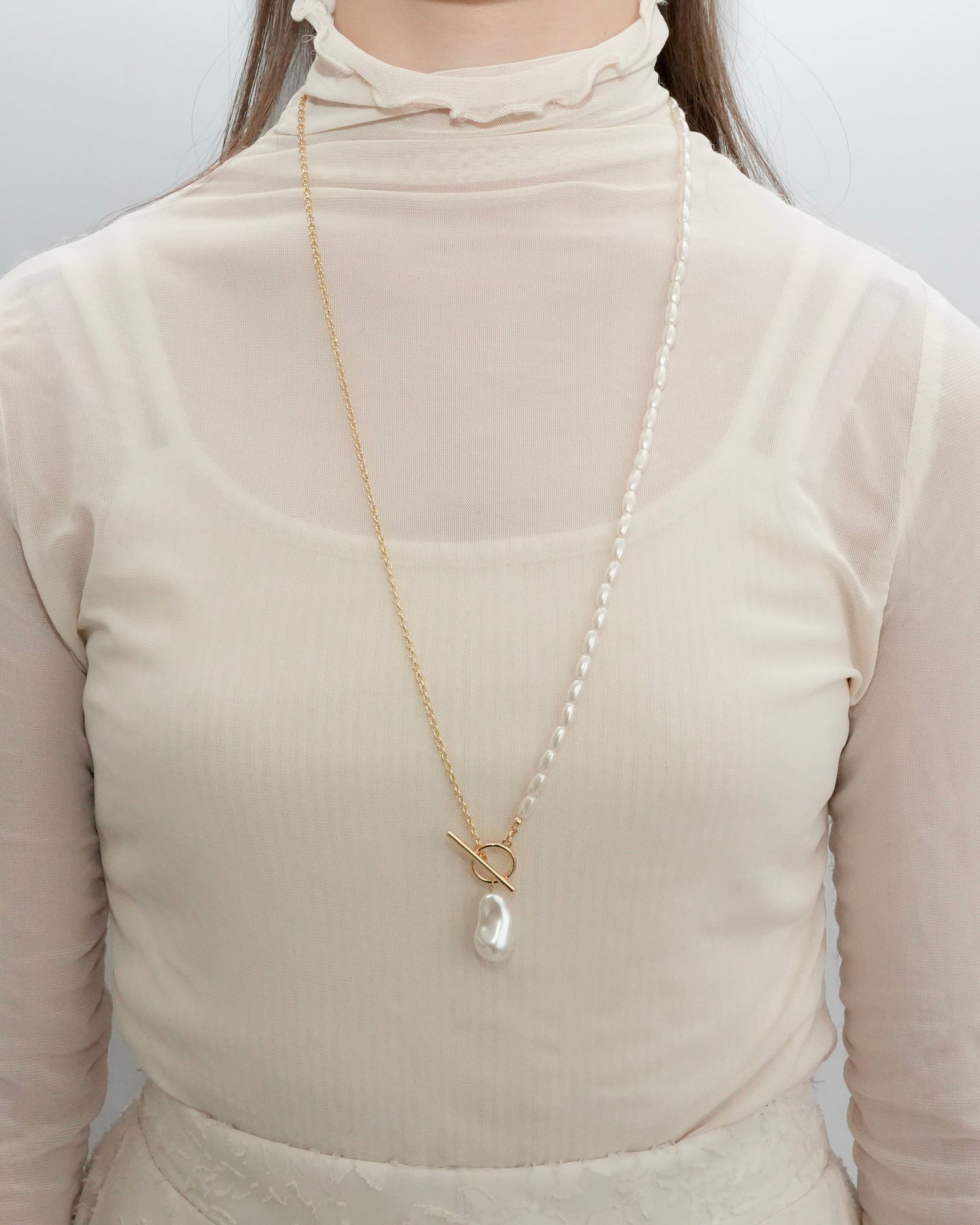 Baroque perl × metal long necklace