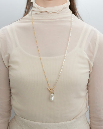 Baroque perl × metal long necklace
