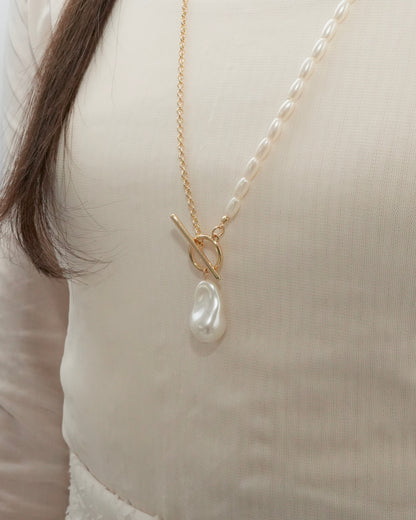 Baroque perl × metal long necklace