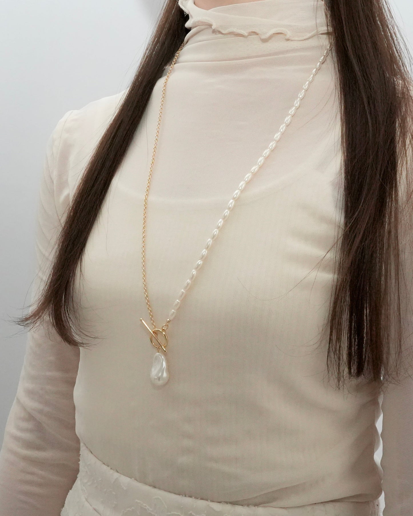 Baroque perl × metal long necklace