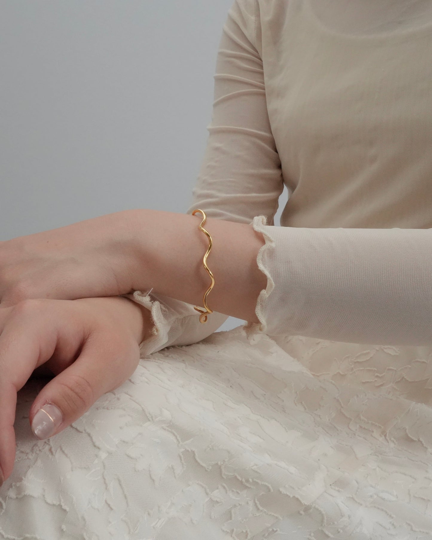 wave line bangle