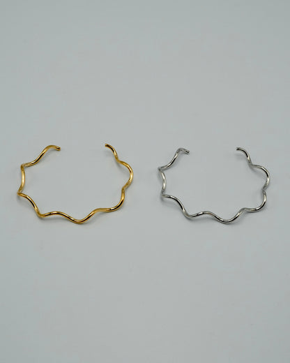 wave line bangle