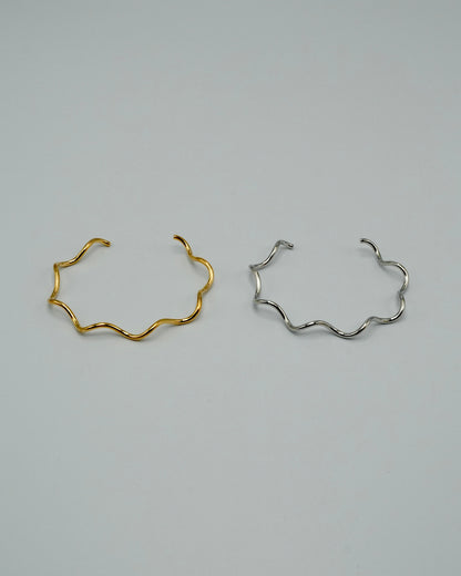 wave line bangle