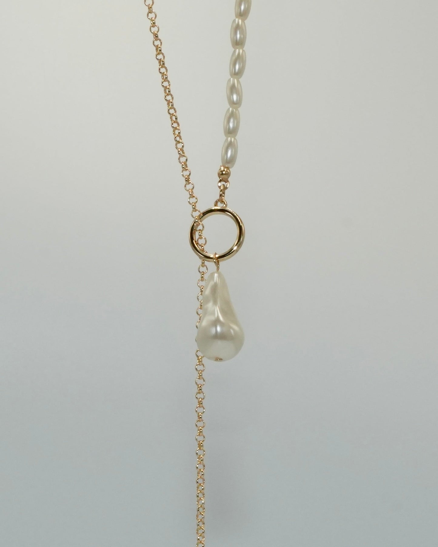 Baroque perl × metal long necklace