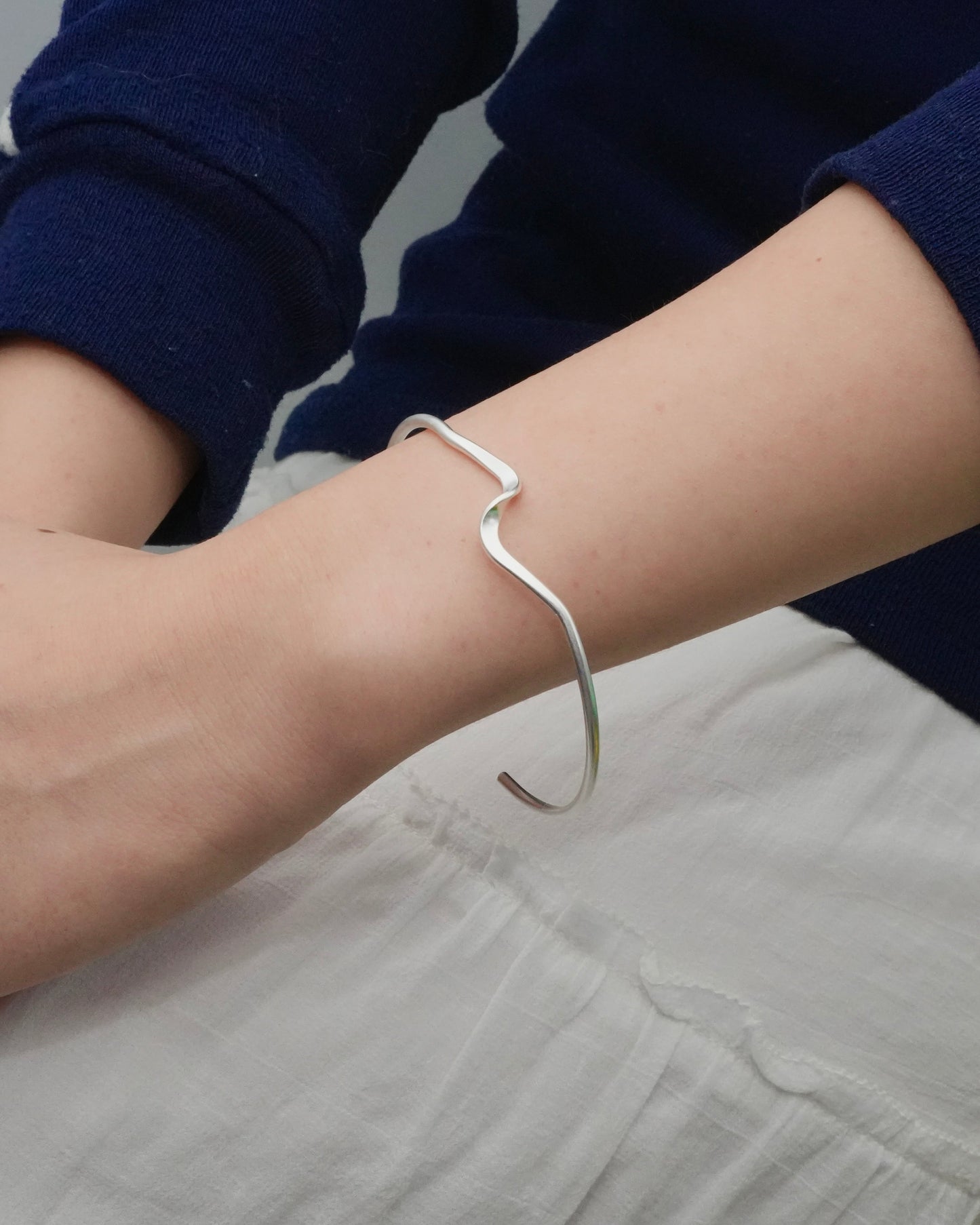 mat wave cuff bangle