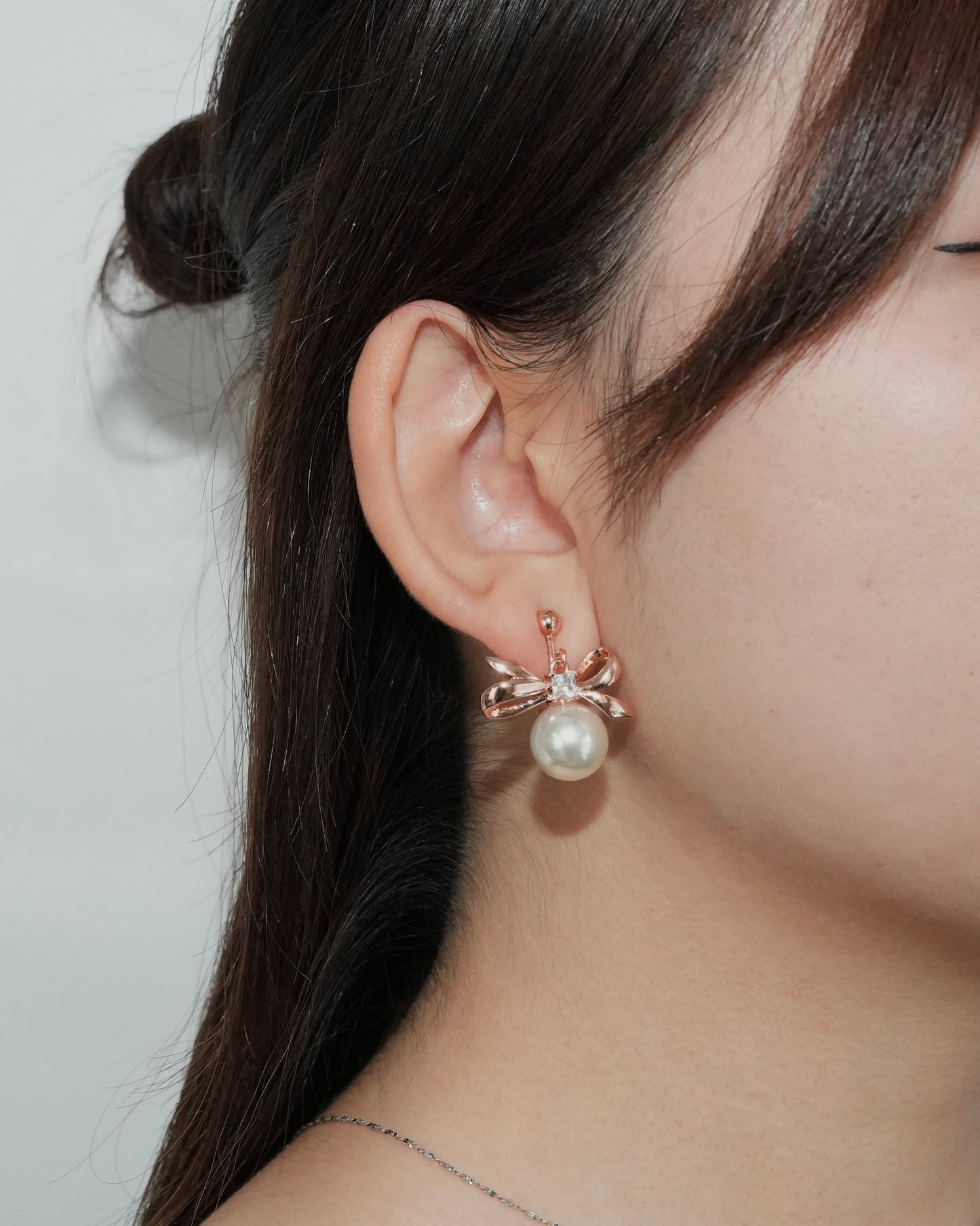 ribbon pearl earring
