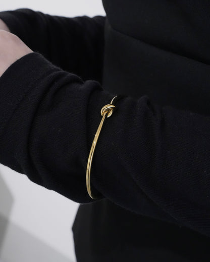 knot stainless bangle (stainless steel)