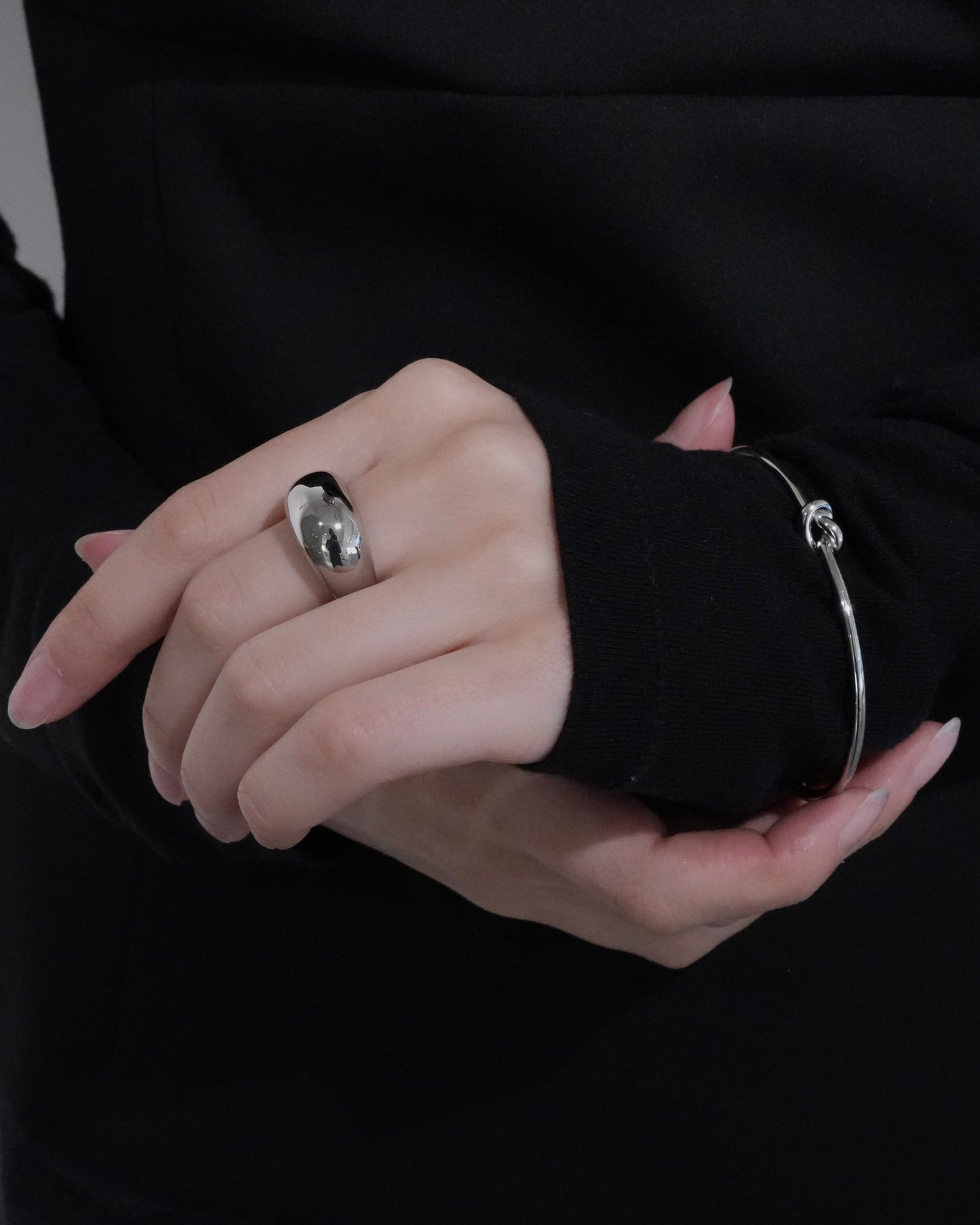 knot stainless bangle (stainless steel)