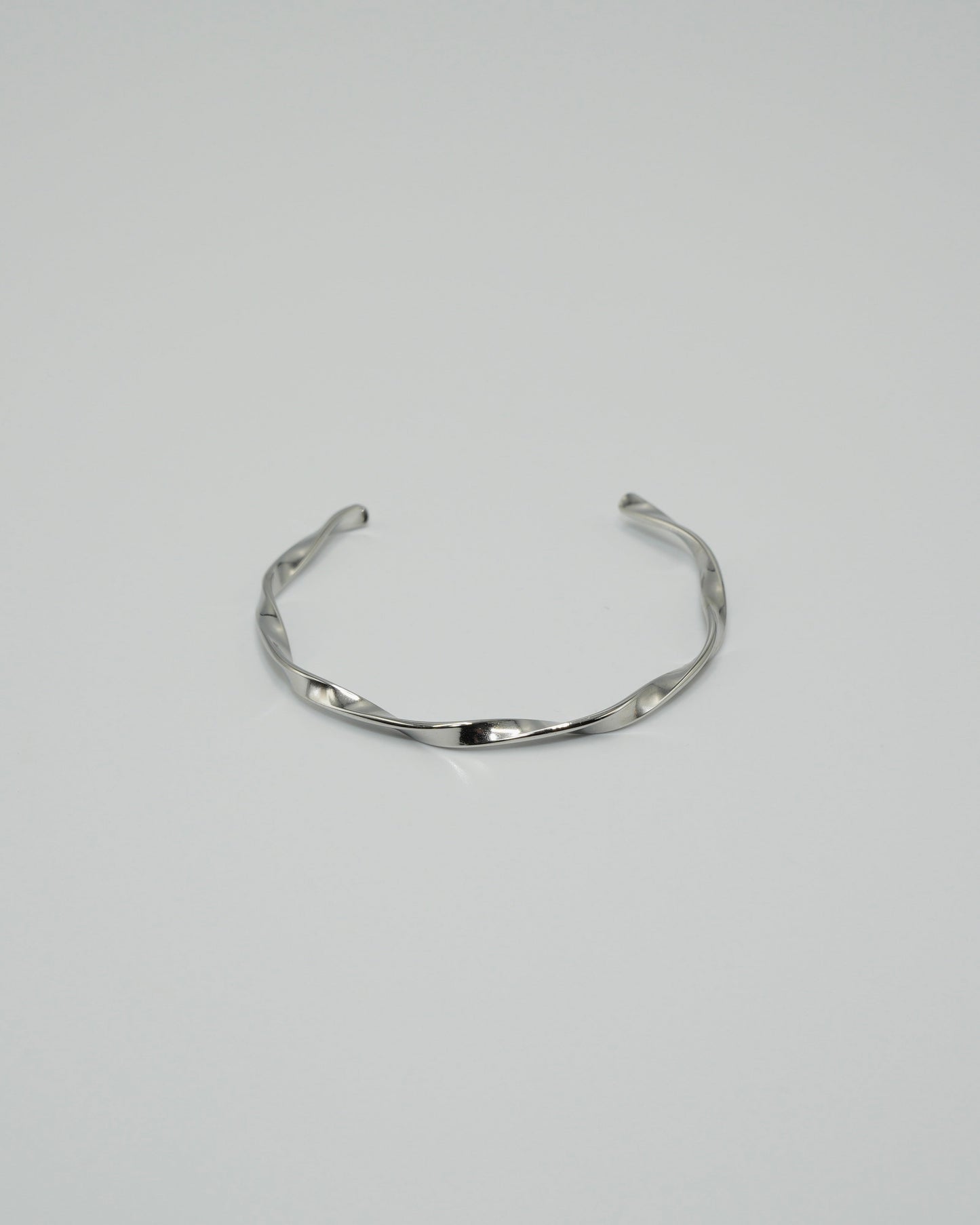 twist line stainless bangle (stainless steel)