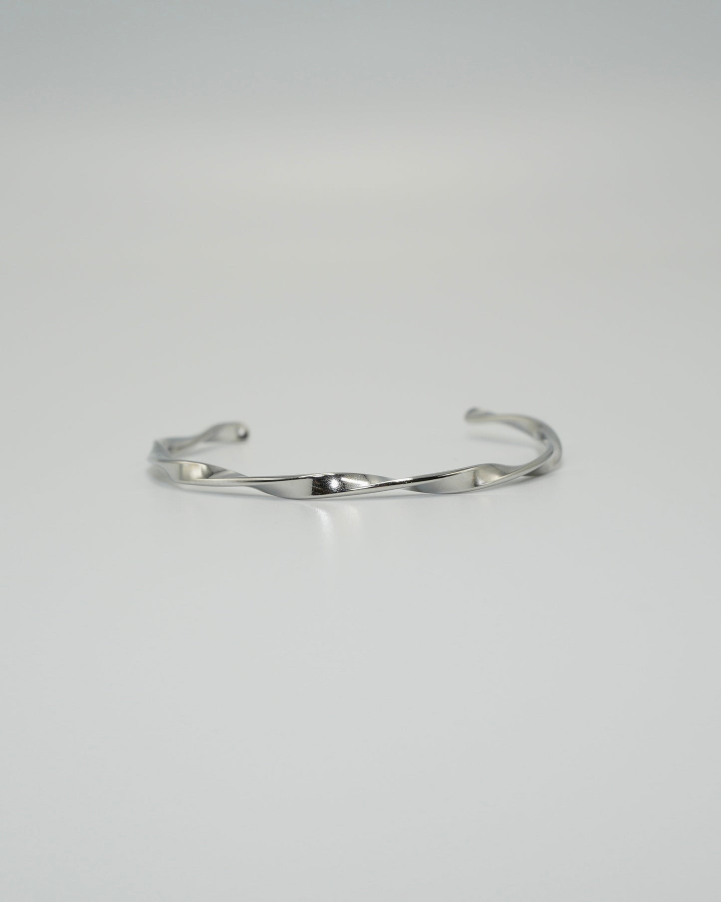 twist line stainless bangle (stainless steel)