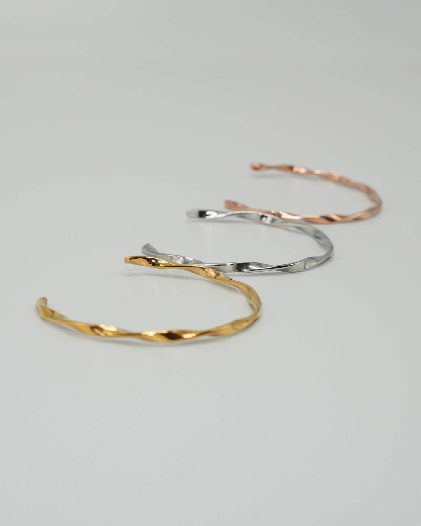 twist line stainless bangle (stainless steel)