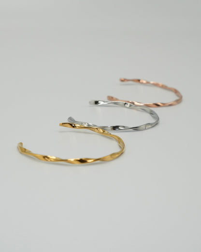 twist line stainless bangle (stainless steel)