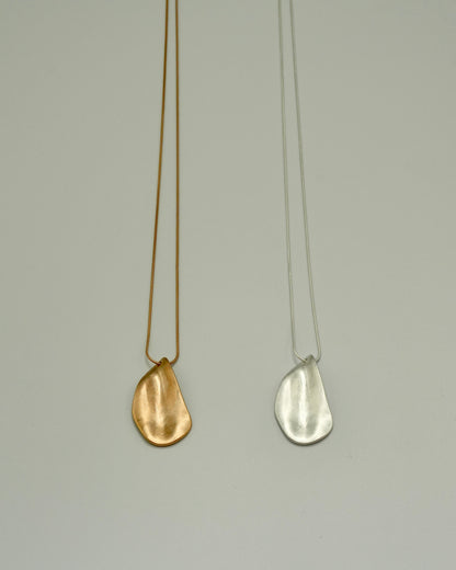 limp plate necklace
