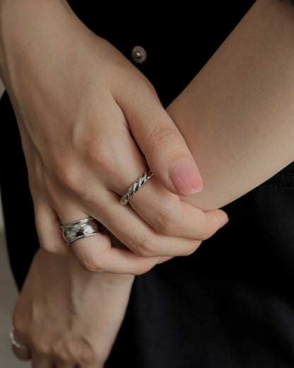 thick string ring