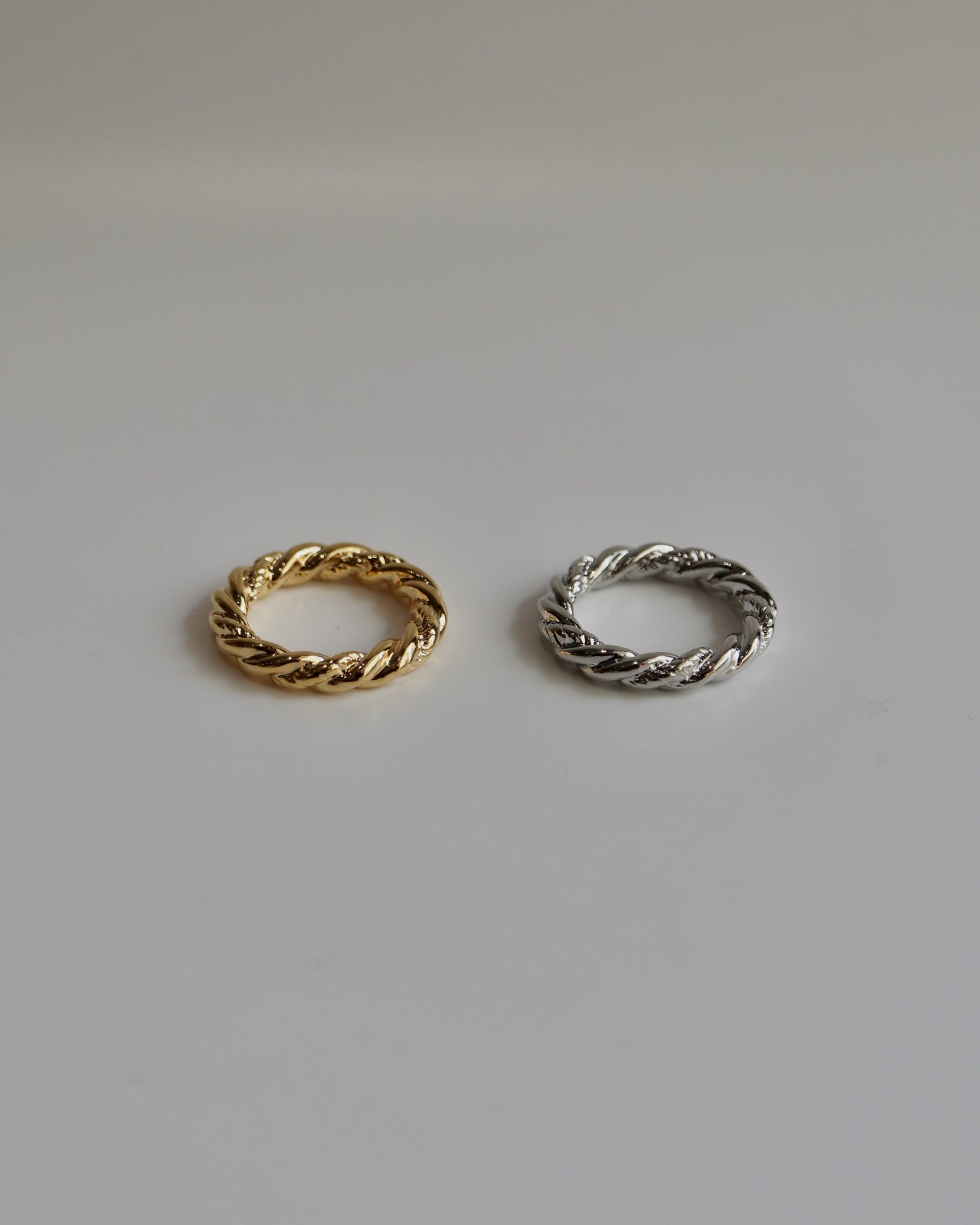 thick string ring