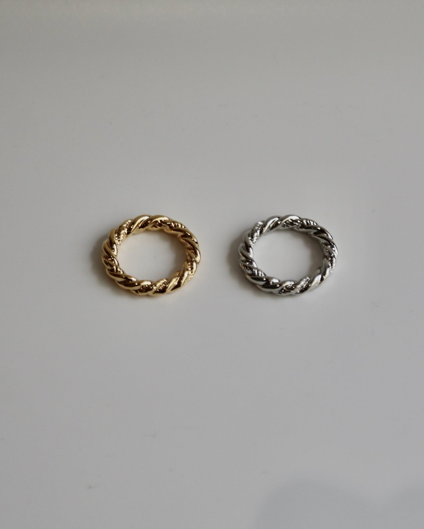 thick string ring