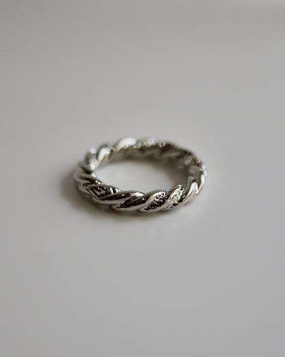 thick string ring
