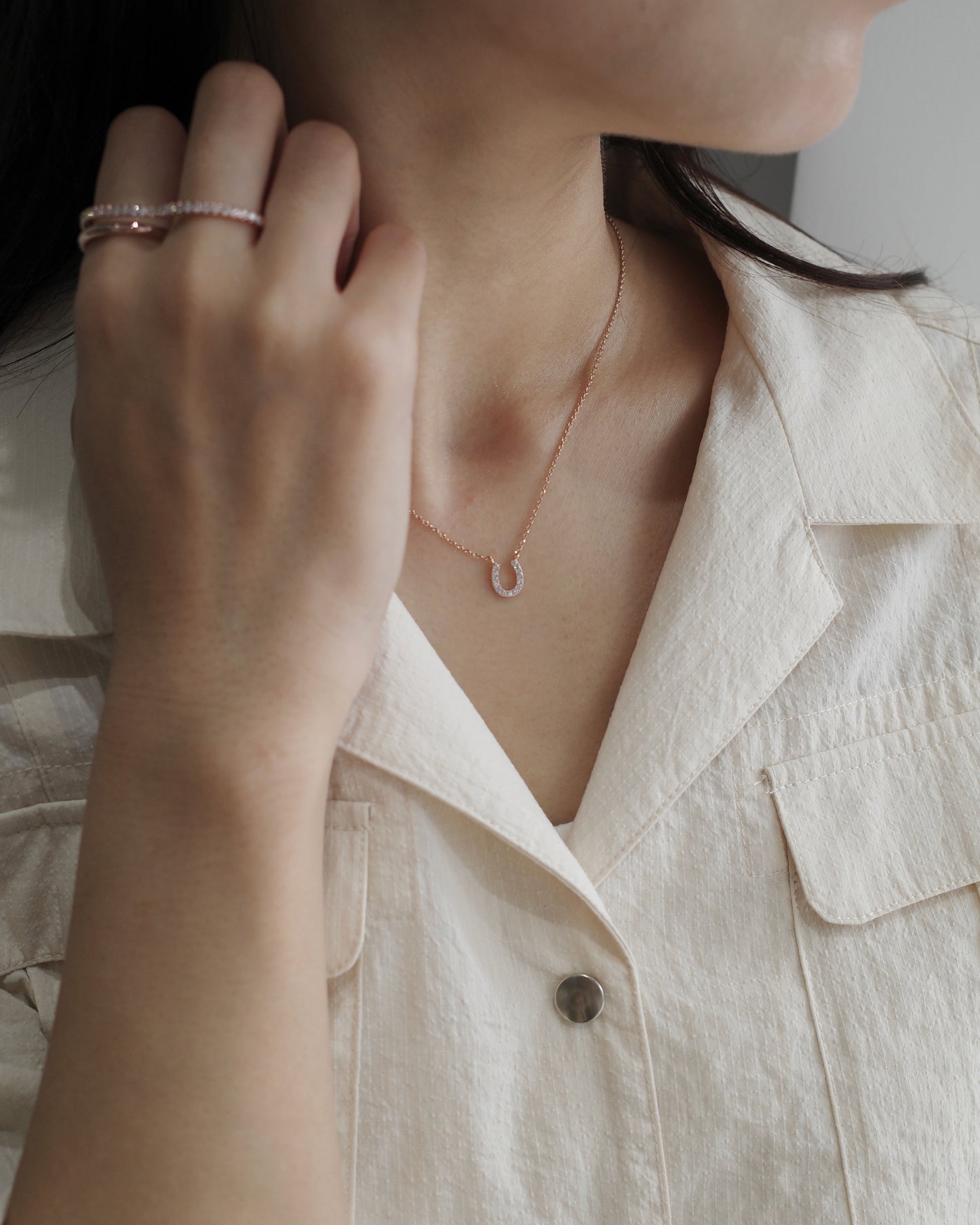 horse shoe necklace