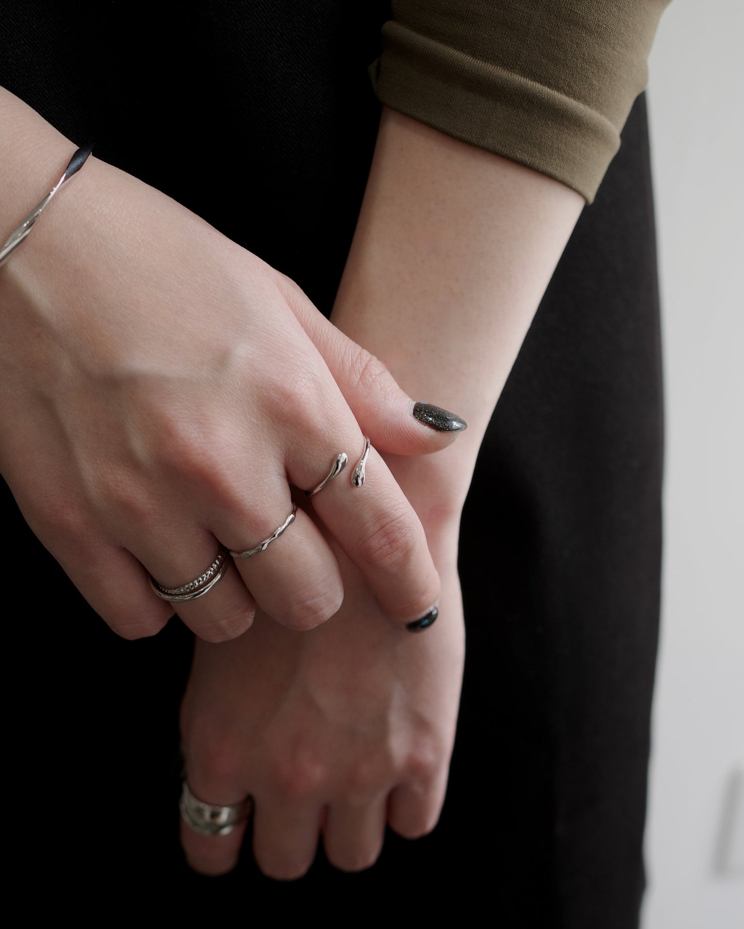 shiny hug ring