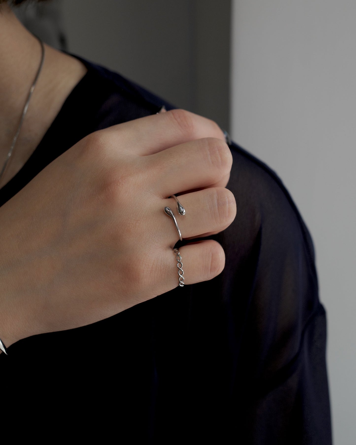 shiny hug ring