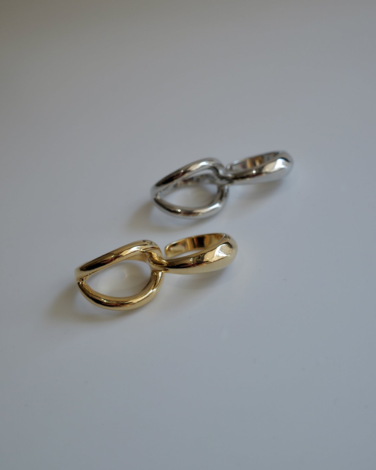 plump two finger ring