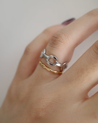 distorted thin ring
