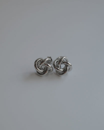 knot pierce
