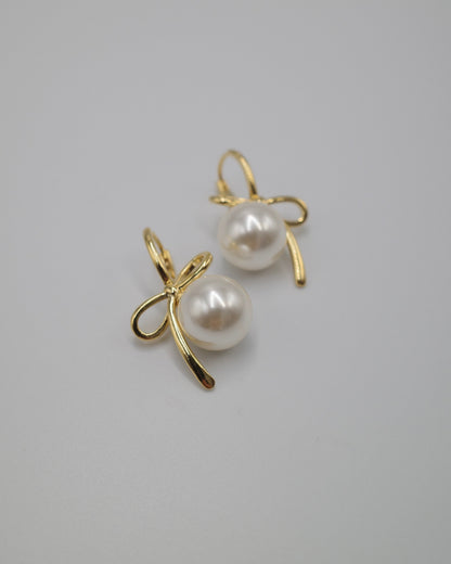 elegant pearl & ribbon pierce