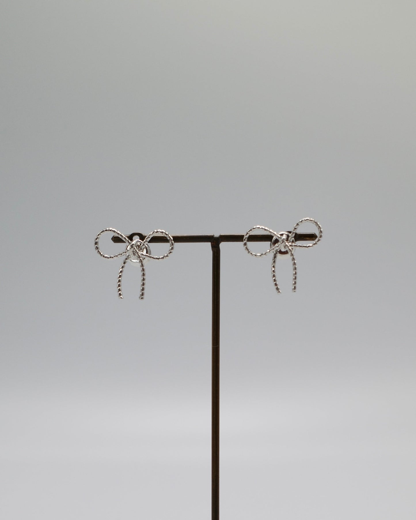 magnet ribbon earring