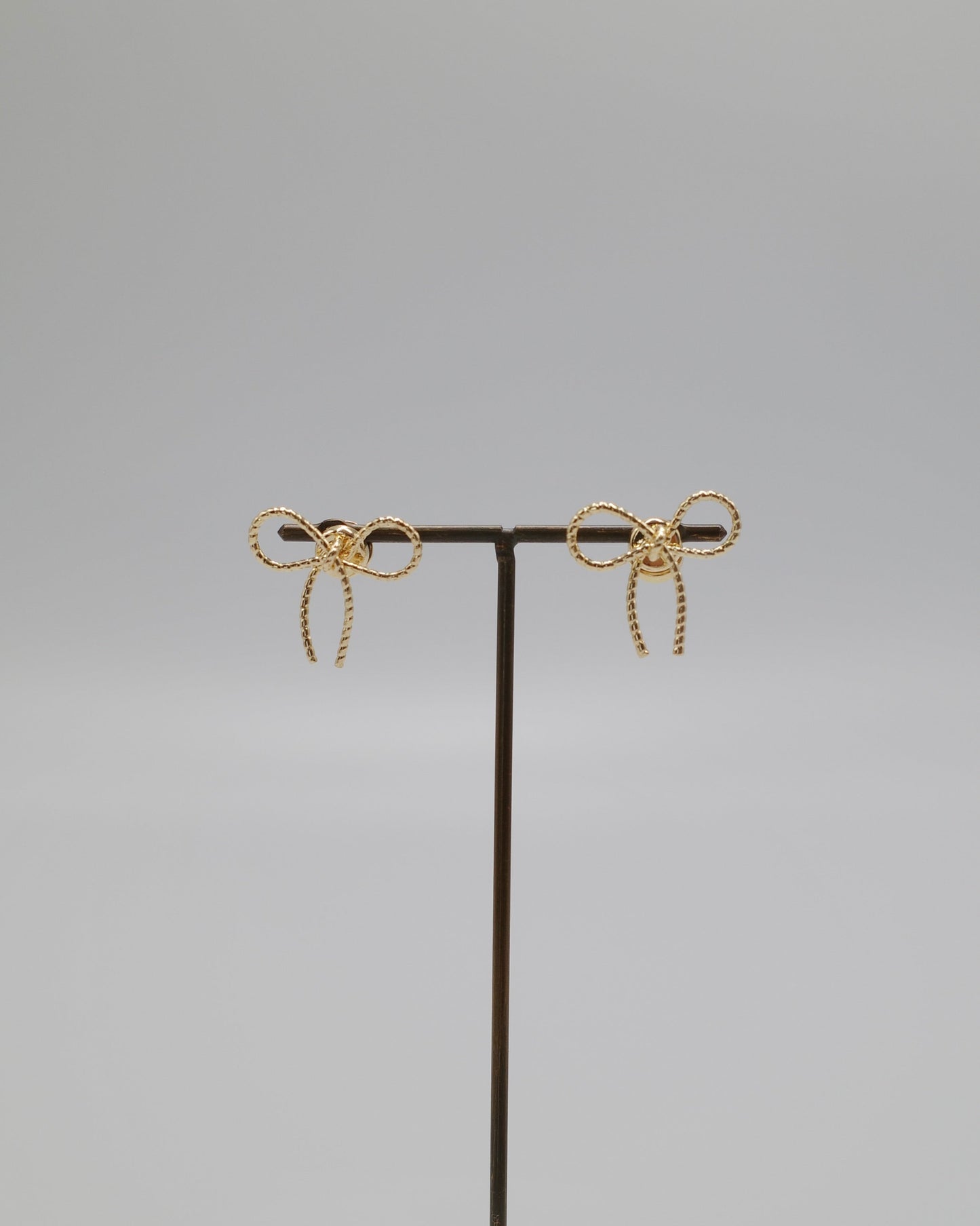 magnet ribbon earring