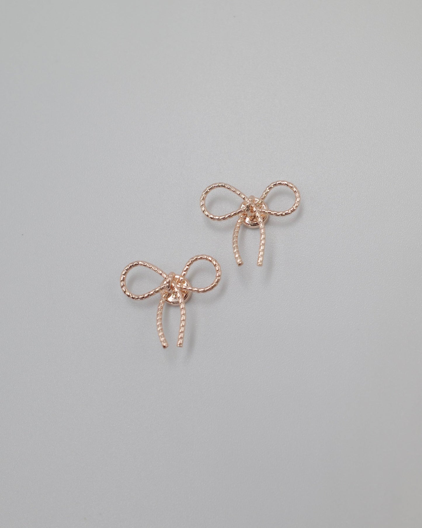 magnet ribbon earring