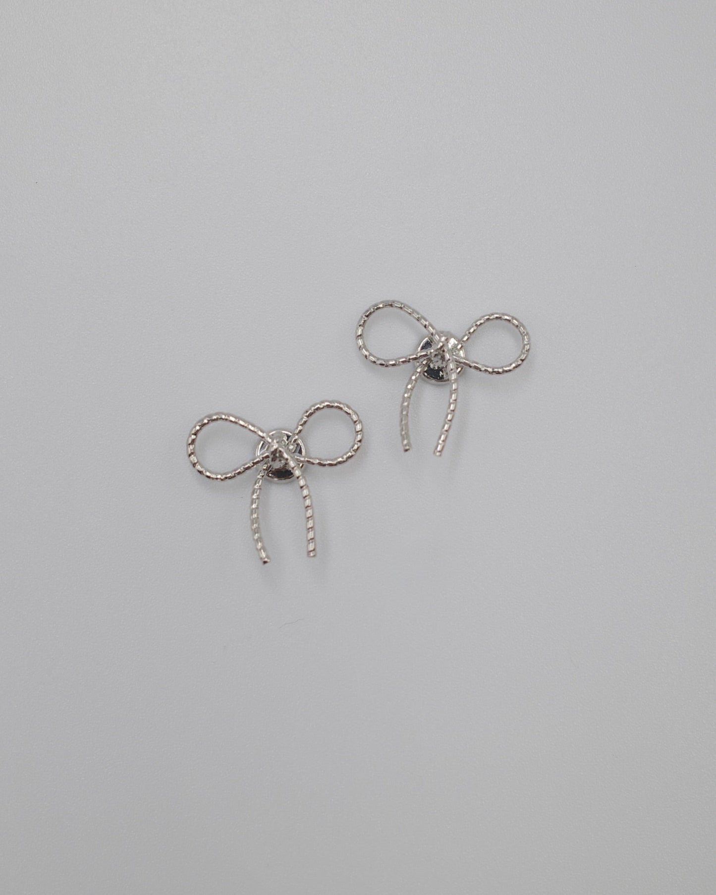 magnet ribbon earring