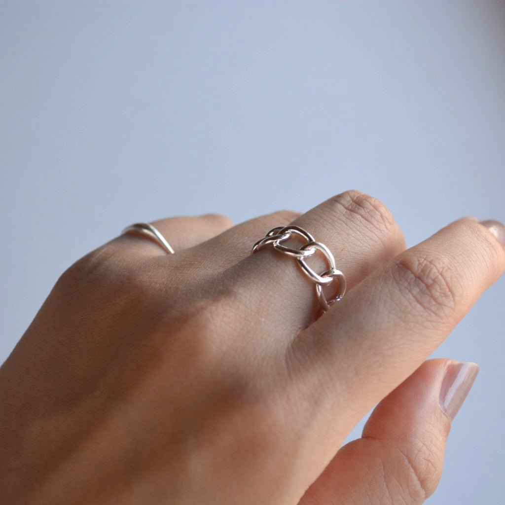 gaudy chain ring