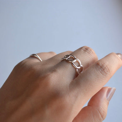 gaudy chain ring