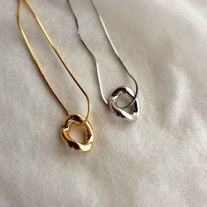 winding hole necklace