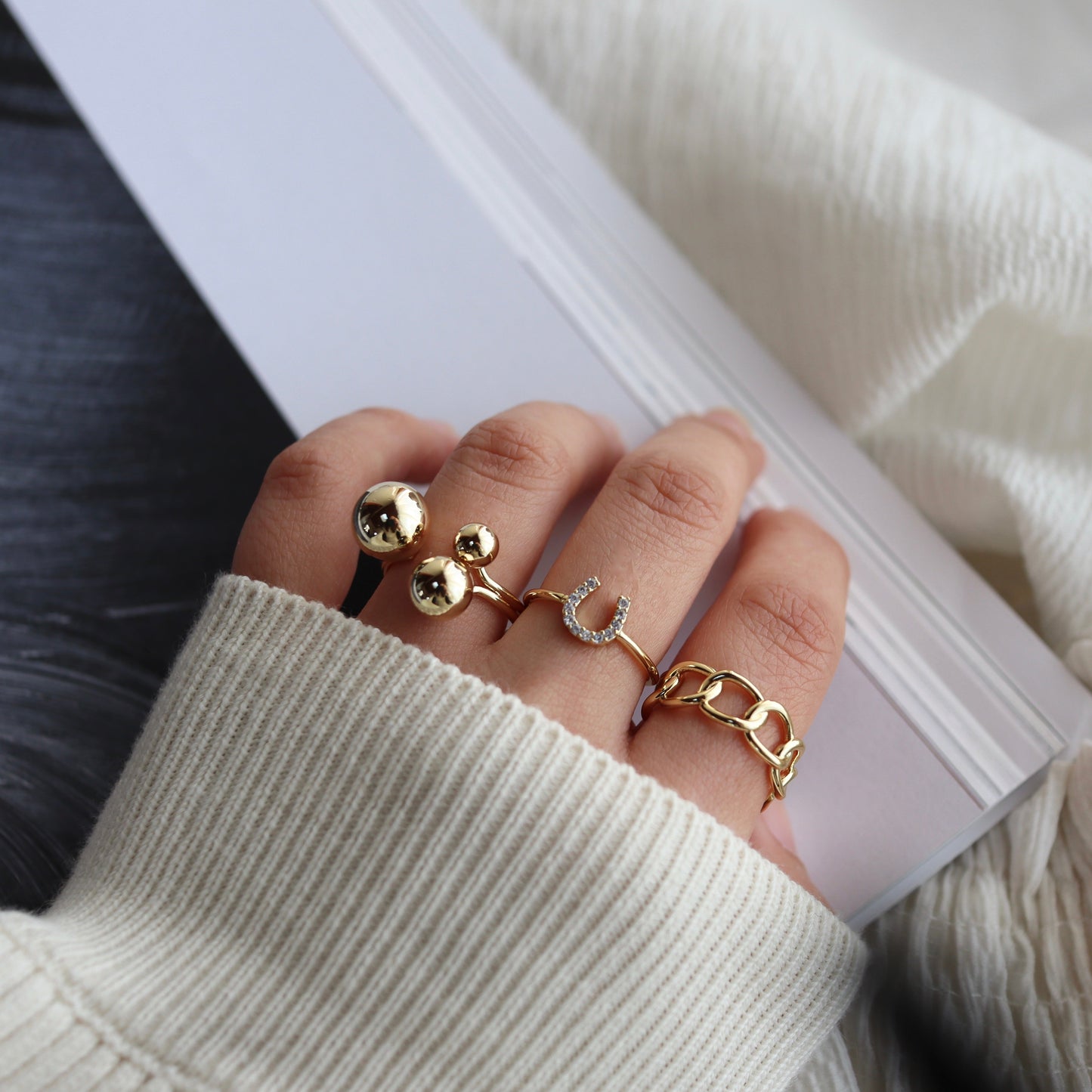 zir horse shoe ring