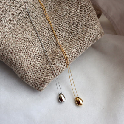 shiny beans necklace