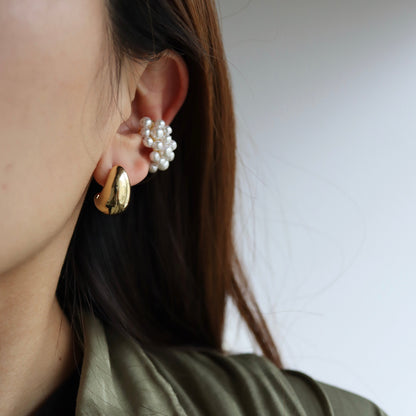 volumey pearl ear cuff