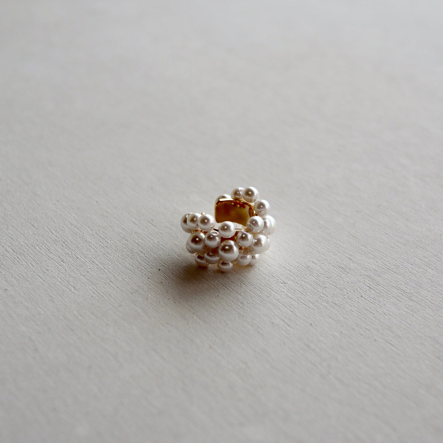 volumey pearl ear cuff
