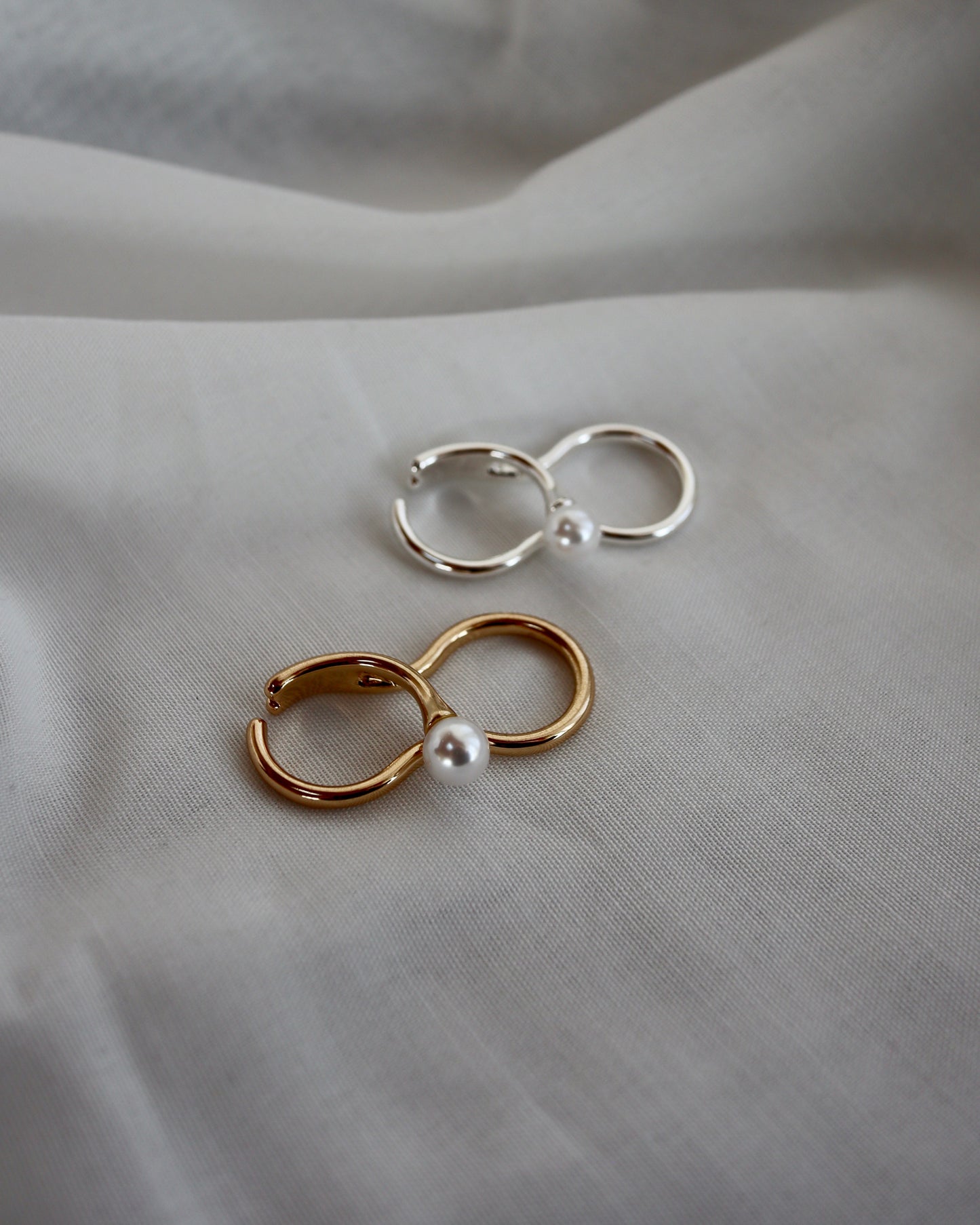 two finger pearl ring