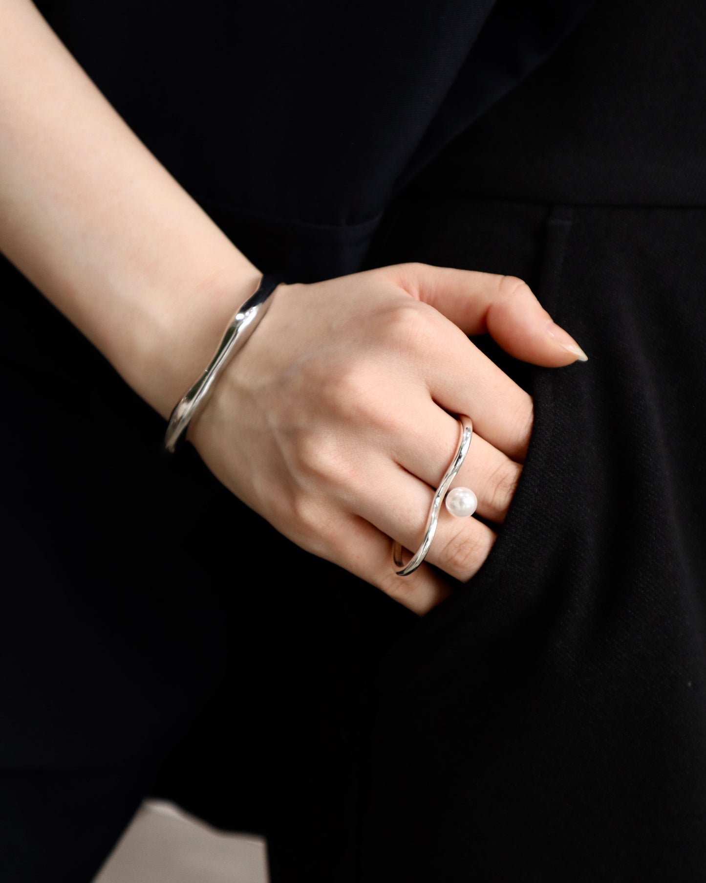 two finger pearl ring